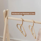 Detalle de pinzas de madera y estructura