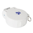 Cuerda de PVC tensada con ropa colgando