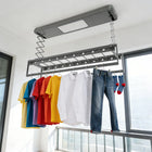 Luz LED integrada iluminando la ropa