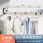 Tendedero de pared con ropa colgada