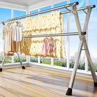 Vista lateral del tendedero de ropa plegable